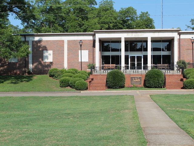 Photo of Andrew College