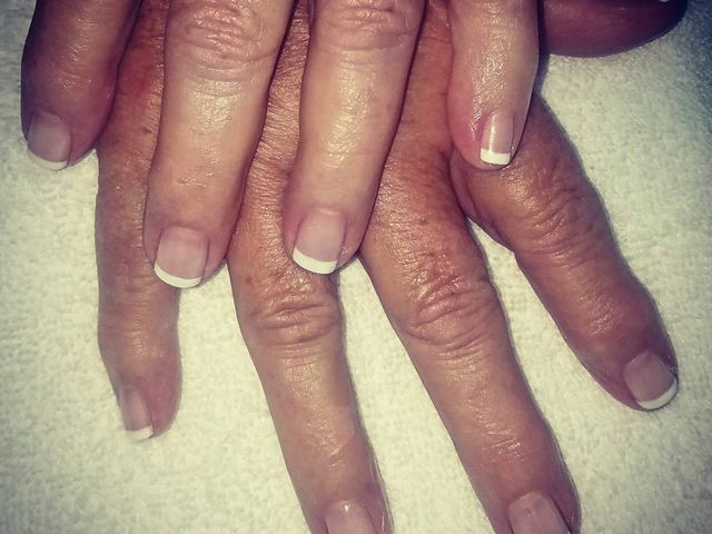 Photo of Arnolds Beauty School