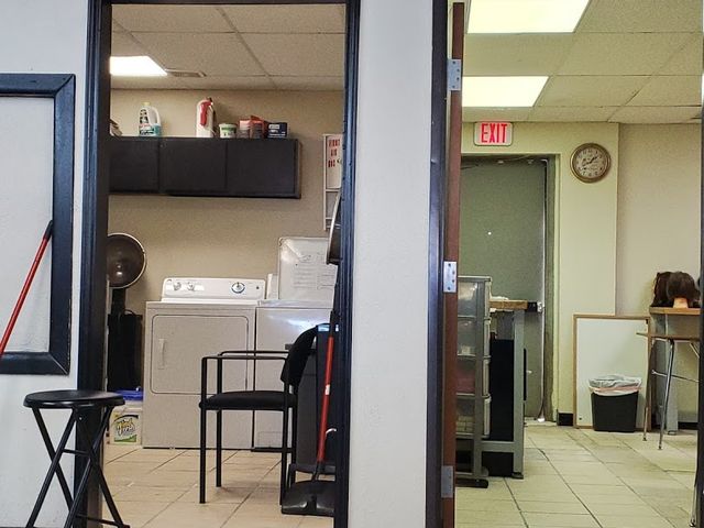 Photo of Buckner Barber School