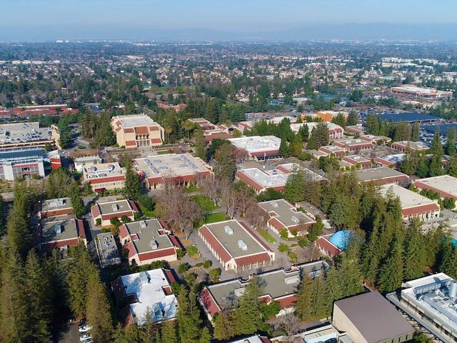 Photo of De Anza College