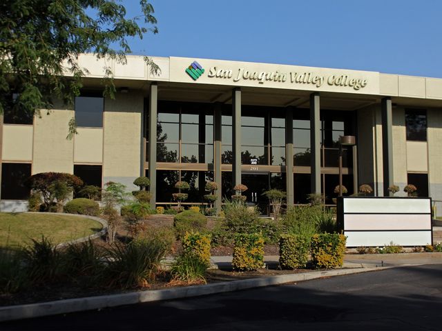Photo of San Joaquin Valley College - Bakersfield