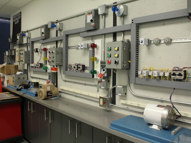 Photo of San Joaquin Valley College - Bakersfield