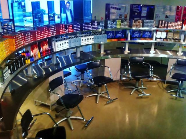 Photo of Paul Mitchell the School-Bradley