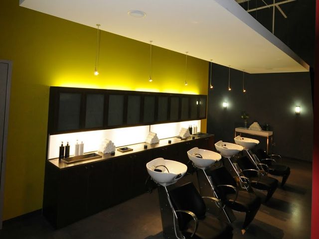 Photo of Paul Mitchell the School-Esani