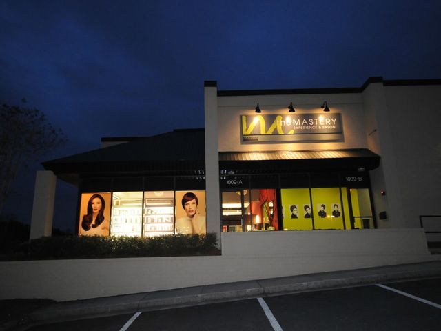 Photo of Paul Mitchell the School-Esani