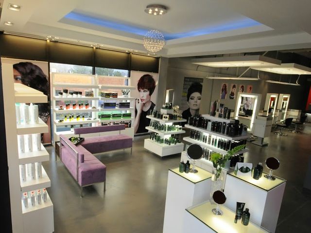 Photo of Paul Mitchell the School-Esani