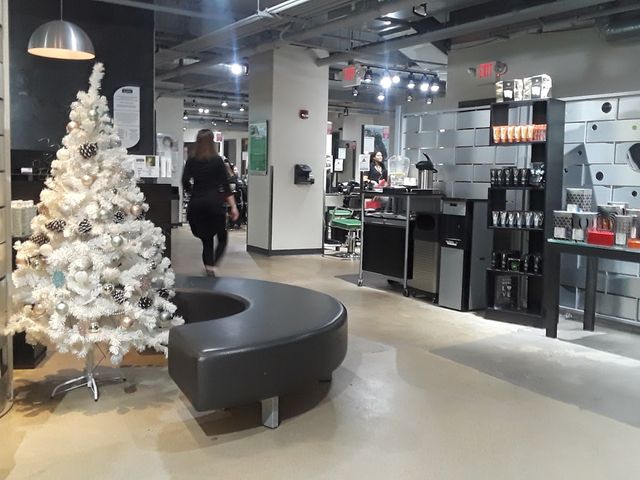 Photo of Paul Mitchell the School-St Louis