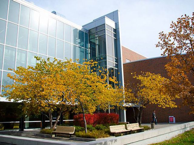 Photo of University of Cincinnati-Blue Ash College